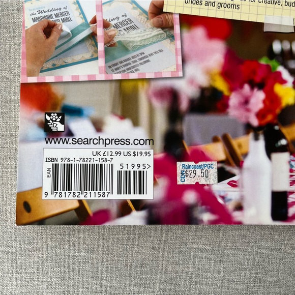 THE KNOT | The Knot Ultimate Wedding Planner & Organizer Binder (2 Book Bundle) - Picture 9 of 9